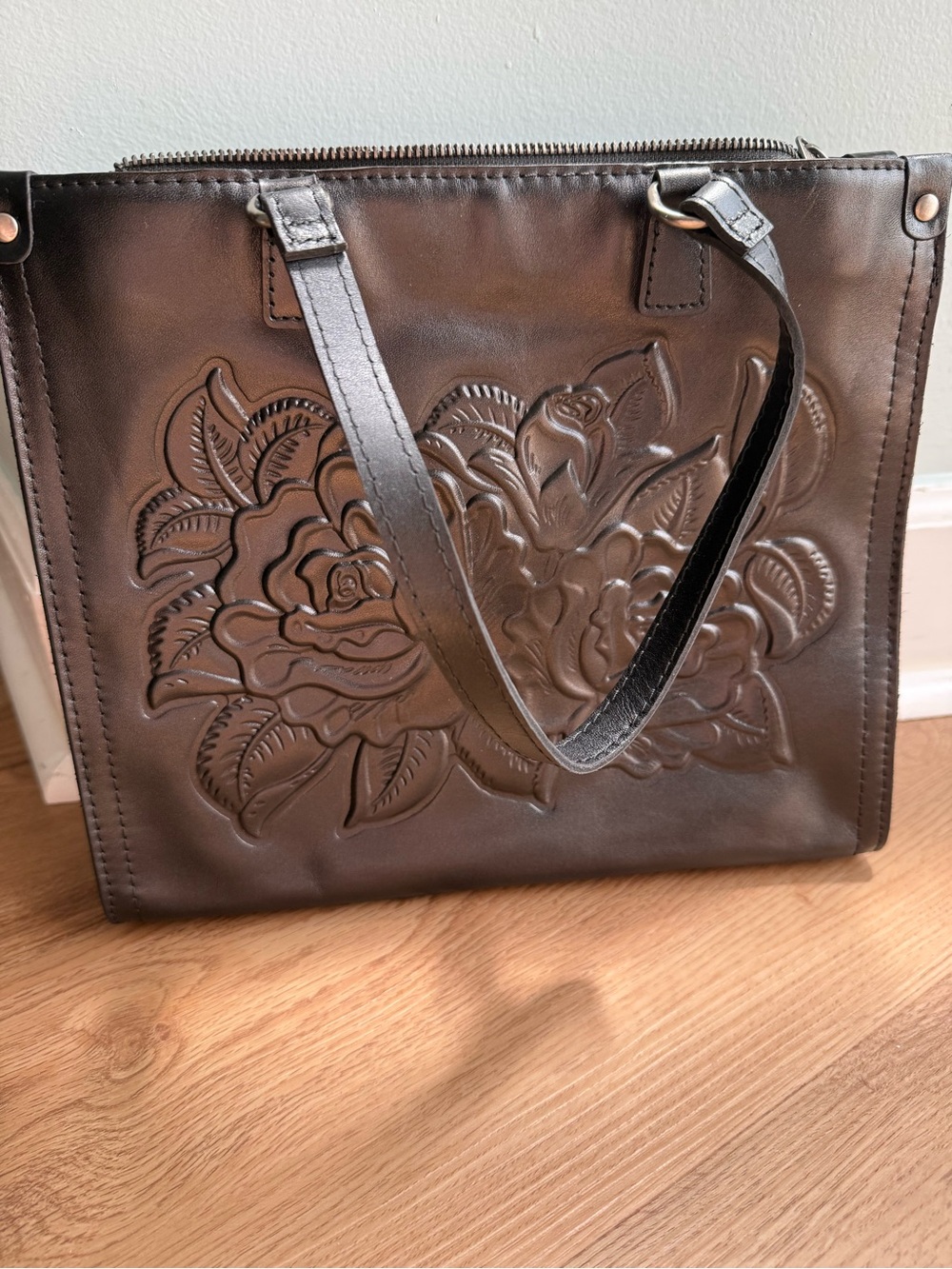 STUNNING Patricia Nash Embossed Floral Bag